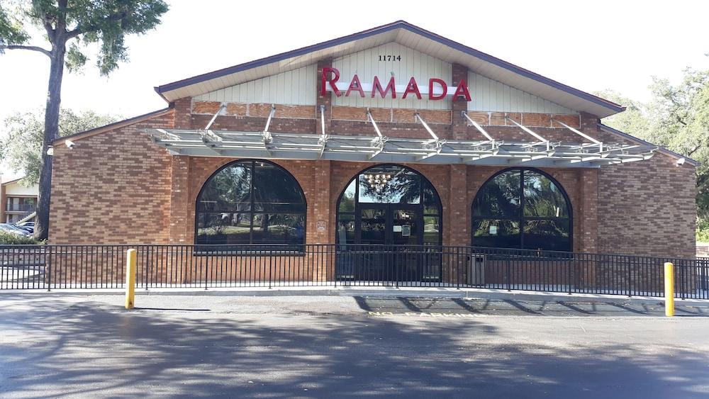 Ramada By Wyndham Temple Terrace/Tampa North Hotel Exterior photo